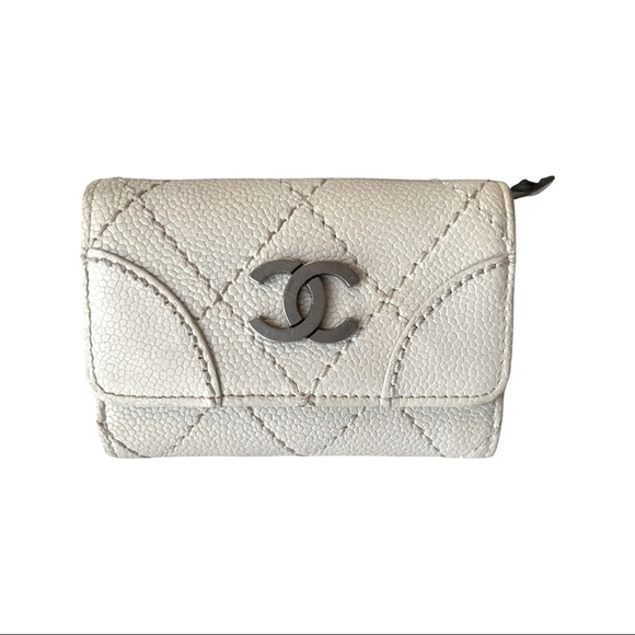 CHANEL Handbags - Authentic Chanel key holder in Caviar leather